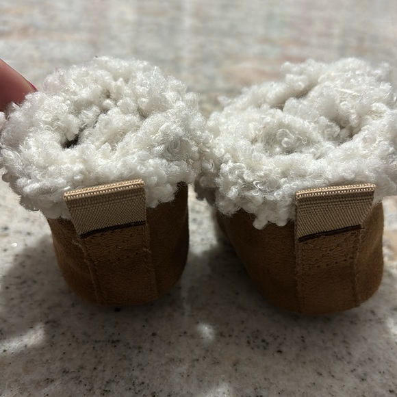 UGG Crib Booties - Picture 7 of 11
